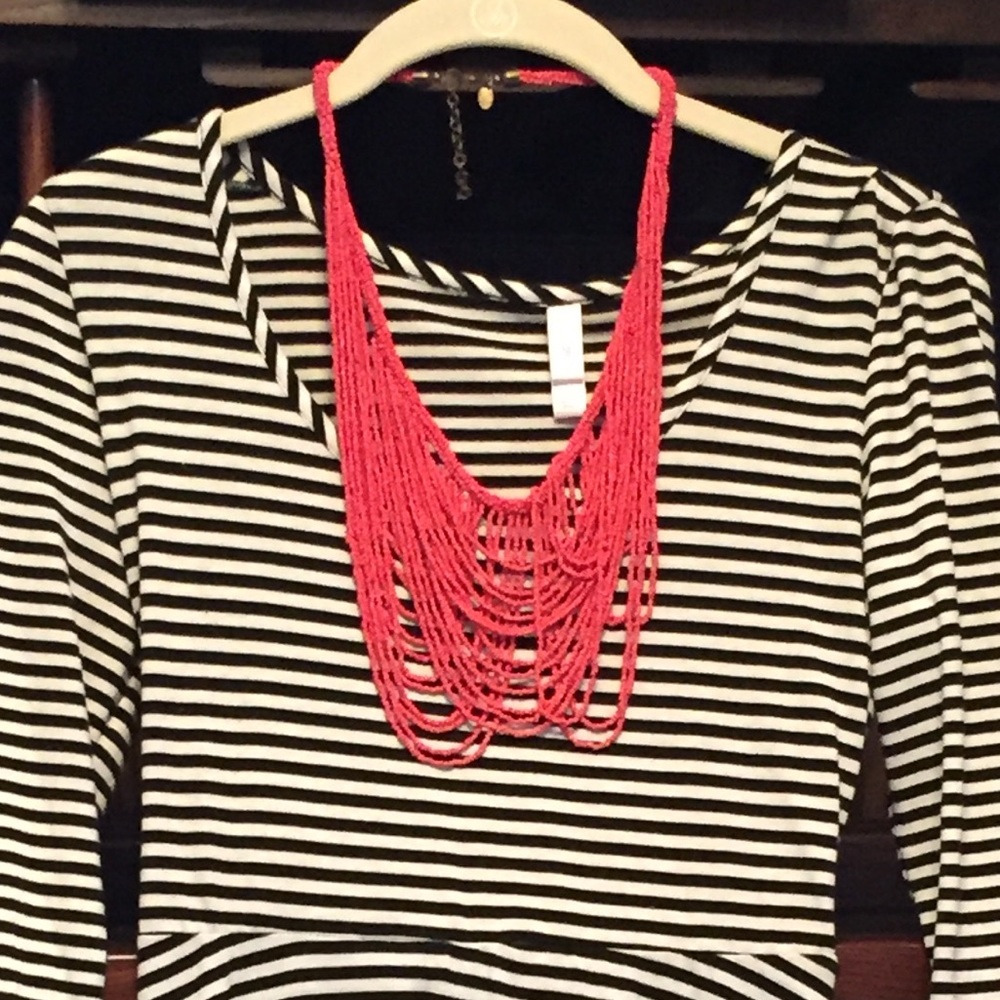 EUC Charming Charlie Coral bead necklace